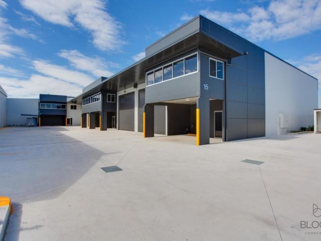 Warehouse for rent in Toombul, Queensland