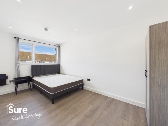 House for rent in Grovehill, Pouchen End