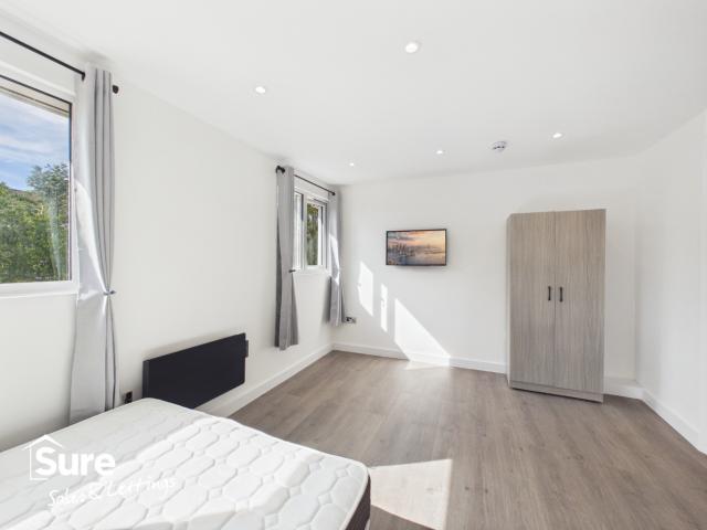 House for rent in Grovehill, Pouchen End