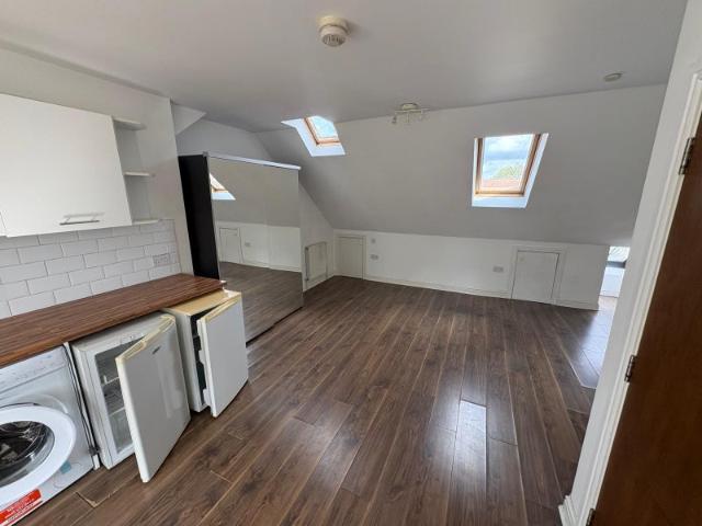 Studio for rent in London Borough of Croydon, Norbury