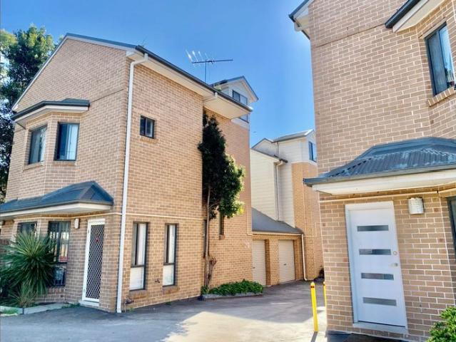 Townhouse for rent in Sydney, New South Wales