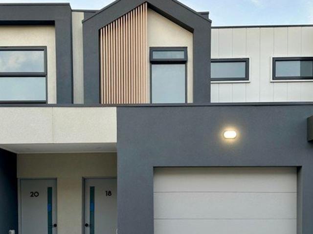 Townhouse for rent in Sydenham, Melbourne