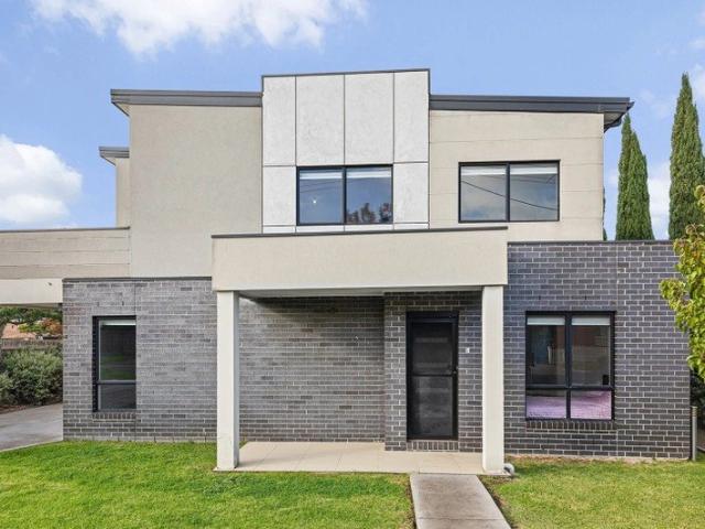 Townhouse for rent in Glenroy, Melbourne