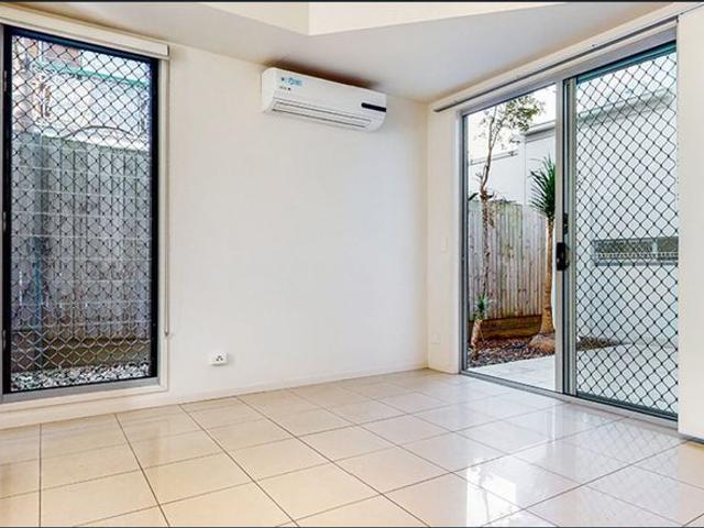 Townhouse for rent in Toombul, Queensland