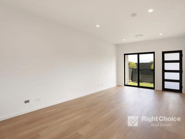 Townhouse for rent in Oak Flats Dc, New South Wales