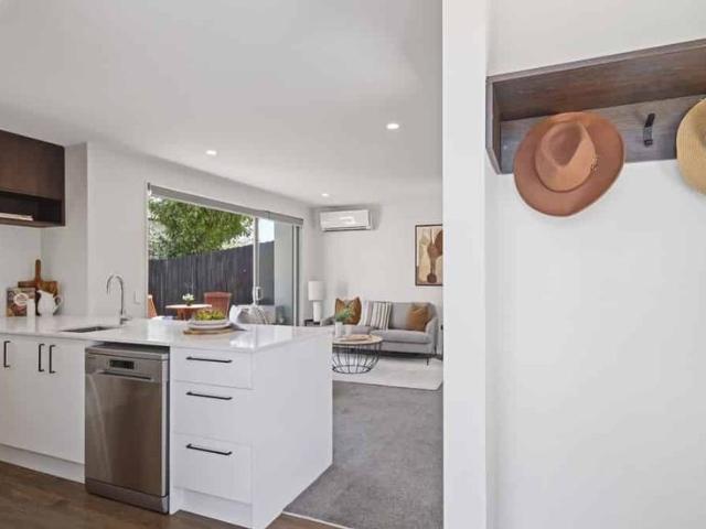 Townhouse for rent in Heathcote, Canterbury