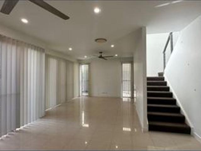 Townhouse for rent in Shoal Point, Queensland
