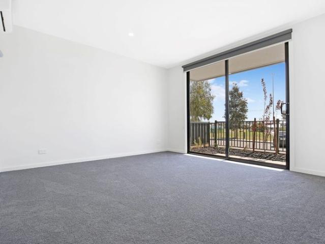 Townhouse for rent in Aston, Melbourne