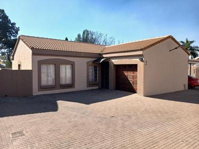 Townhouse for sale in Akasia, Gauteng
