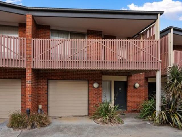 Townhouse for rent in Darley, Victoria