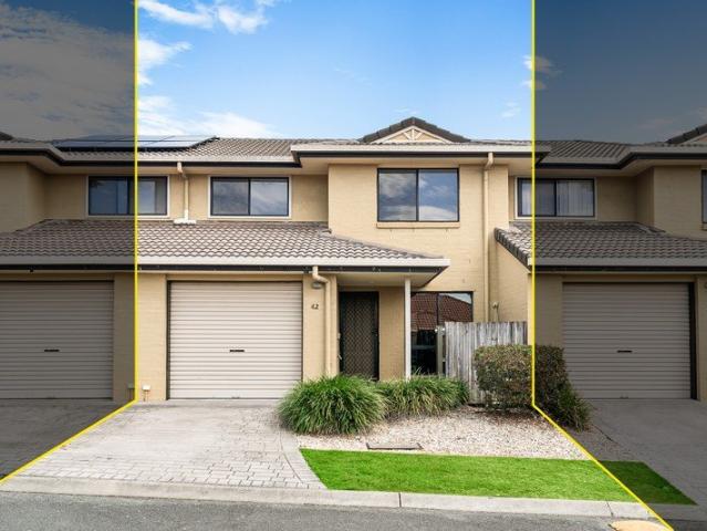 Townhouse for sale in Eight Mile Plains, Greater Brisbane