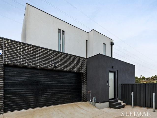 Townhouse for rent in Camerons Creek, Victoria