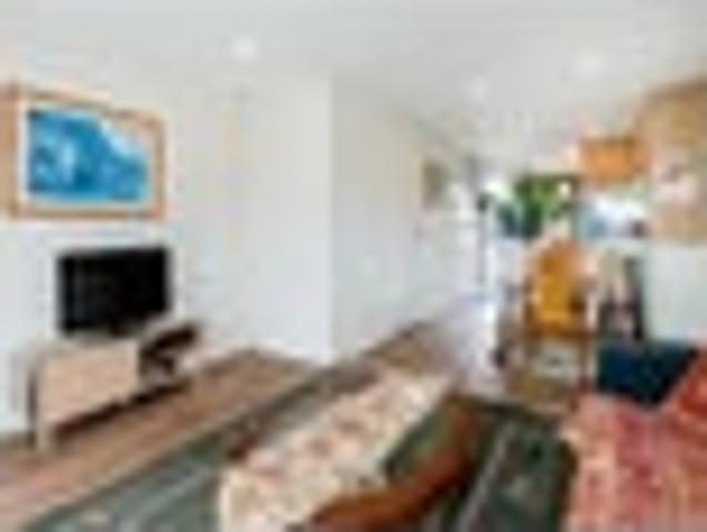 Townhouse for sale in Oratia