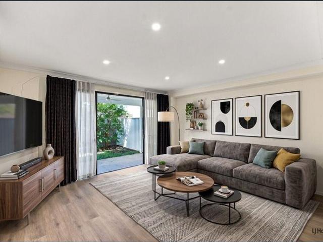 Townhouse for rent in Coombabah, Gold Coast City