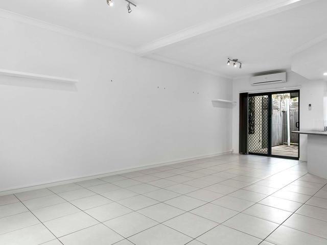 Townhouse for rent in Scarness, Hervey Bay