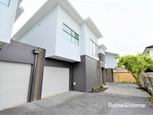 Townhouse for rent in Clayton, Melbourne