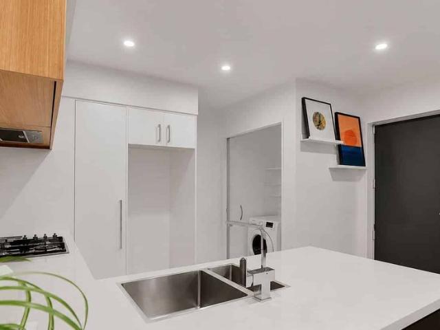 Townhouse for rent in Chaslands, Canterbury