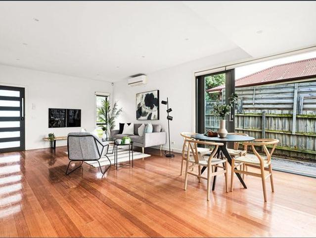 Townhouse for rent in Ivanhoe, Melbourne