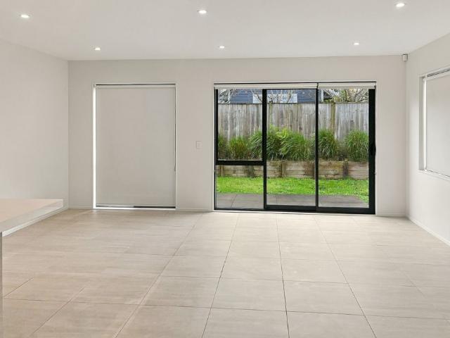 Townhouse for rent in Hingaia, Papakura