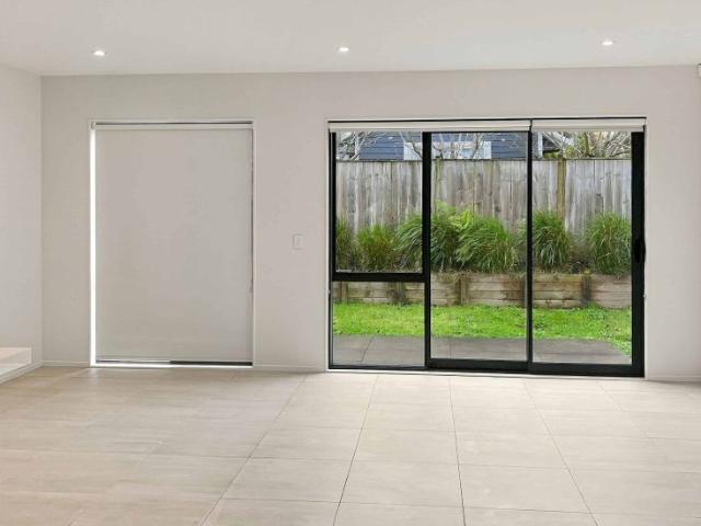 Townhouse for rent in Hingaia, Papakura