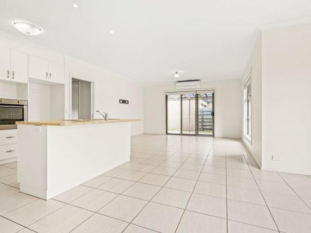 Townhouse for rent in Koroit, Victoria