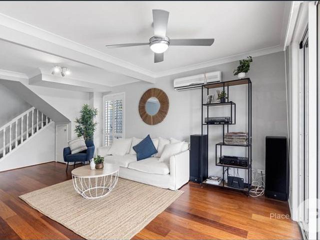 Townhouse for rent in Toombul, Queensland