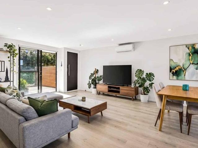 Townhouse for rent in Whangaparaoa, Oroua County