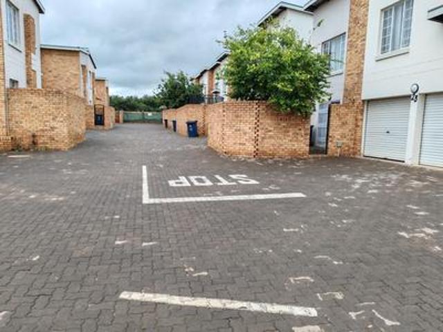 Townhouse for rent in Waterkloof, Gauteng