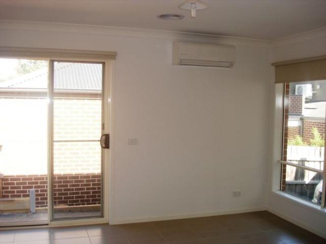 Townhouse for rent in Reservoir, Melbourne
