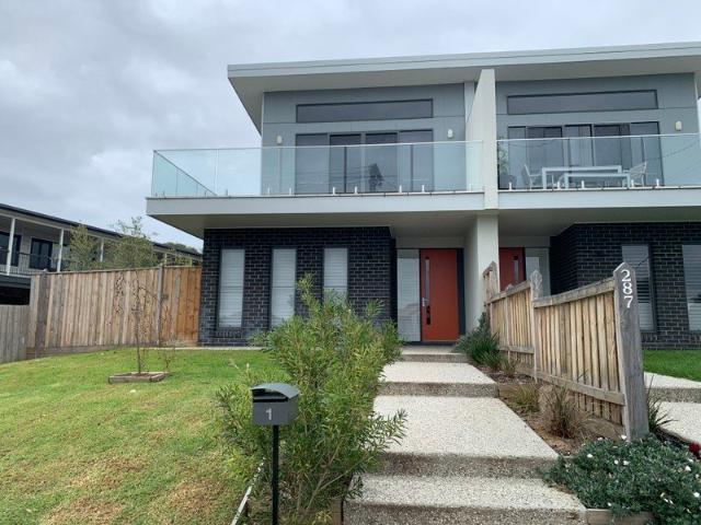 Townhouse for rent in Cowes, Victoria