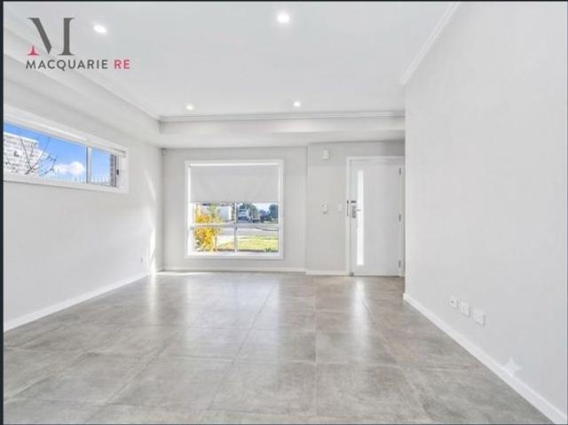 Townhouse for rent in Sydney, New South Wales