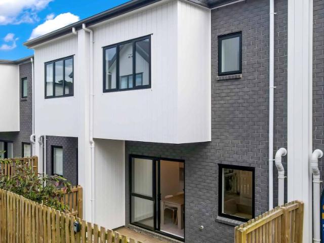 Townhouse for rent in Owhata, Oroua County
