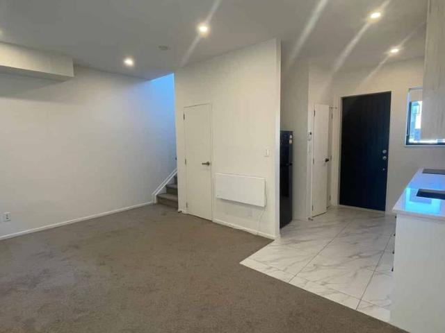 Townhouse for rent in Owhata