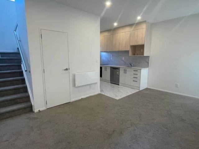 Townhouse for rent in Owhata, Oroua County
