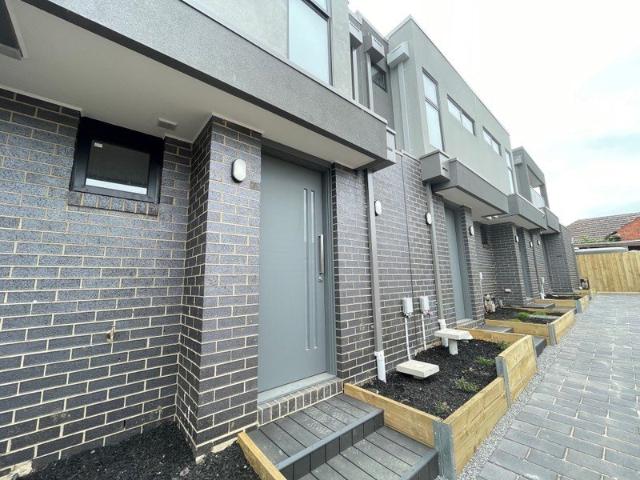 Townhouse for rent in Mitcham, Melbourne
