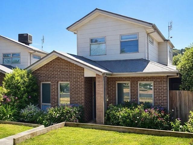 Townhouse for rent in Woodend, Shire of Macedon Ranges