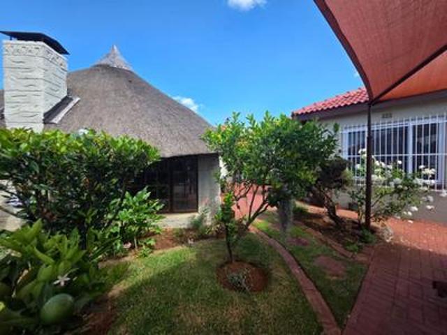 Townhouse for rent in Mohlakeng, Gauteng