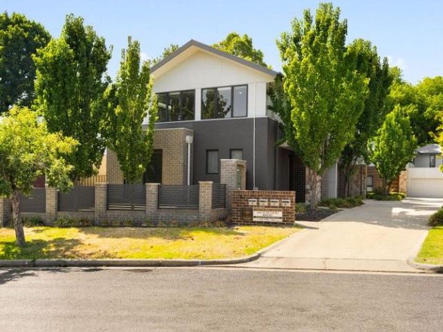 Townhouse for sale in Bright, Victoria