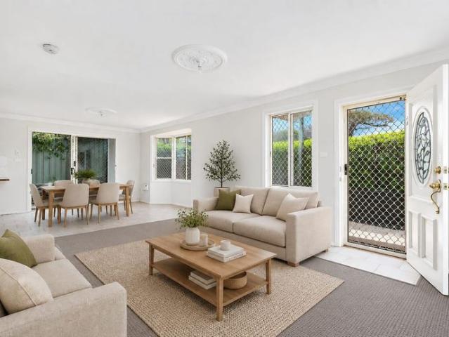 Townhouse for rent in Wollongong West, New South Wales