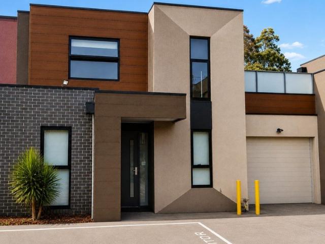 Townhouse for sale in Camerons Creek, Victoria