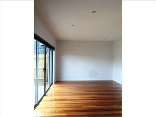 Townhouse for rent in Pascoe Vale, Melbourne