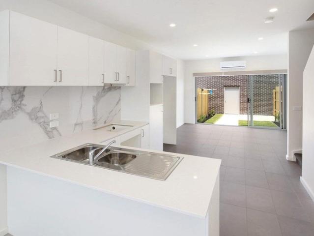 Townhouse for sale in Aurora Estate, Melbourne