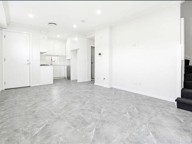 Townhouse for rent in Sydney, New South Wales