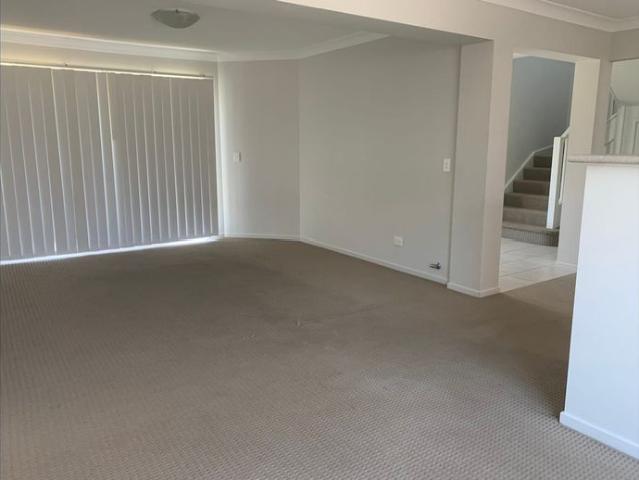 Townhouse for rent in Hamlyn Terrace, New South Wales