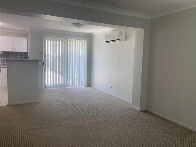 Townhouse for rent in Hamlyn Terrace, New South Wales