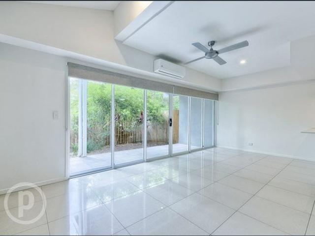 Townhouse for rent in Toombul, Queensland