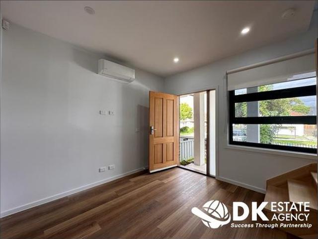 Townhouse for rent in Albion, Melbourne