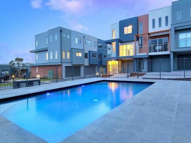 Townhouse for rent in Safety Beach, Melbourne