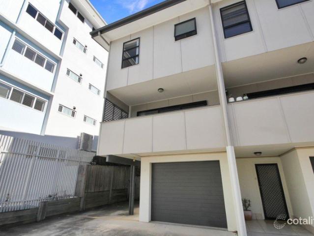 Townhouse for rent in Toombul, Queensland