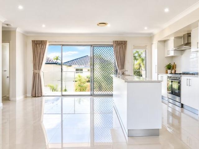 Townhouse for rent in Sherwood, Greater Brisbane